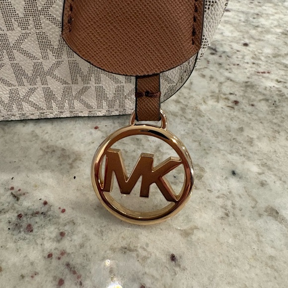 Michael Kors Jet Set Large Logo Shoulder Bag (Vanilla) - Picture 3 of 5